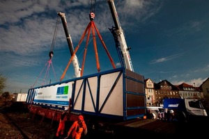  Zur Verladung des 90 t Inlinerpaketes für den Schwertransport als auch für den Bahntransport ab Arnstadt, kamen zwei 140-t-Krane zum Einsatz 