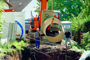  3 Mit dem GFK-System Flowtite lassen sich Spools aller Art wie dieses Rohr mit integriertem Tangentialschacht flexibel gestalten. Das geringe Werkstoffgewicht erleichtert das Handling auf der Baustelle 