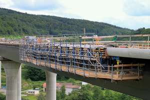  Präzision und Schnelligkeit sind beim Doka-Schalwagen TU an der Sinntalbrücke kein Widerspruch 