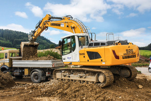  Der Raupenbagger R 926 mit Abgasstufe IV / Tier 4f der Gesellschaft Heinz Kecht GmbH ist der weltweit erste im Einsatz. 