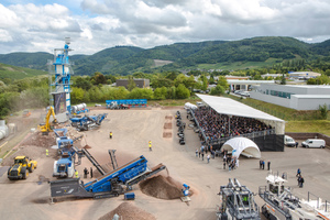  Das vielfältige Leistungsspektrum der Wirtgen Group Mineral Technologies demonstrierten die Wirtgen Group Anwendungsexperten in spannenden Live-Vorführungen. 