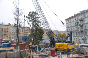  Der Sennebogen 640 mit Mobilunterwagen besticht dabei durch hohe Leistungsfähigkeit und beste Zuverlässigkeit. 