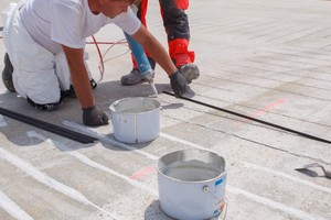  Plattenverstärkung an einem Parkdeck mit in Schlitze geklebten CFK-Lamellen 