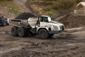  Terex präsentierte zur bauma den TA400; betont werden „optimale Wärmebilanz, effiziente Schmierung und ausgezeichnete Drehmomentverträglichkeit des Antriebsstranges“Foto: Terex 