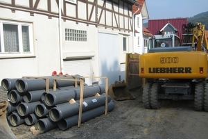  Bild 1: Connex-Rohre: Bereit zum Einsatz: Connex-Rohre auf der Baustelle in der Gemeinde Habichtswald 