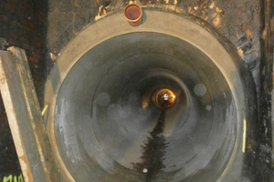  Zum Abschluss der Sanierungsarbeiten wurde der Ringraum mit Dämmstoff verfüllt. 
