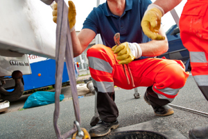  Sicher, sauber, schnell: Der Einzug eines Schlauchliners ist eine wirtschaftliche und technisch nachhaltige Sanierungslösung für Hauptkanal, Hausanschluss und Grundleitung.Foto: Rainer Kiel Kanalsanierung GmbH 