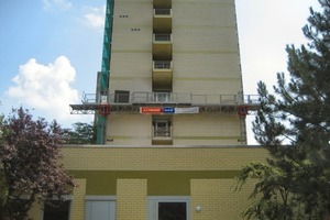  An Balkone angepasste Mastkletterbühne HEK MSM 