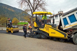  Maschinentechnik von Fayat/Bomag rund um den Straßenbau, hier mit dem neuen Fertiger BF 300 