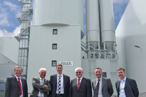  Übergabe des Liebherr-Mischturms bei der Eröffnungsfeier, von links. nach rechts: Reinhold Kletsch (Liebherr), Michael Barthel (Liebherr), Stefan Bögl, Johann Bögl, (beide Bögl) Mark Figel (Liebherr), Anton Gloßner (Bögl). 