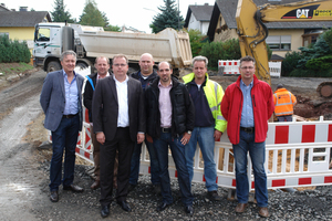  Baubesprechung vor Ort (v. l.): Funke-Fachberater Martin Ritting, Michael Wingenfeld, Dipl.-Bauing. Dirk Stoldt und Rainer Dittmar vom Eigenbetrieb Abwasseranlagen der Stadt Hünfeld, Planer Pascal Nüchter von Nüchter Baumanagement, Bauleiter Michael Keil und Oberbauleiter Matthias Wohlfahrt, August Bock &amp; Sohn 