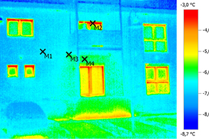  Die Analyse mit der Wärmebildkamera „testo 882“ zeigt: Die Dämmhülle des sanierten Gebäudes ist dicht. Dank „Isokorb R“ gibt es auch am Balkon keine Wärmebrücken. Die Bildmarkierungen stellen die vier Messpunkte dar 