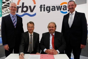  rbv-Geschäftsführer Dipl.-Wirtsch.-Ing. Dieter Hesselmann, rbv-Präsident Dipl.-Ing. Klaus Küsel, der Präsident der figawa Prof. e.h. (RUS) Bernd H. Schwank und figawa-Hauptgeschäftsführer Dipl.-Wirtschafts-Ing. Gotthard Graß bei der Unterzeichnung der neuen VereinbarungFoto: figawa / rbv  