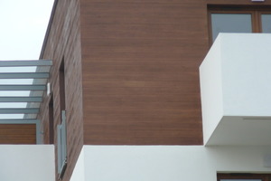  Ein Schwerpunkt bei Baumit wird in München die kreative Fassadengestaltung sein - hier eine Kombination von Holzverschalung mit Feinputz 