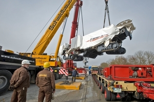  18-LKW-Achsen bringen den 200-Tonner von Kelheim nach MünchenFoto: Messe München 