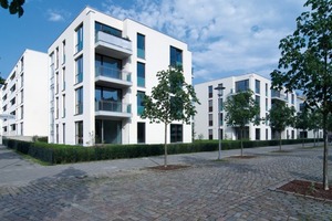  Die ferngeheizten, modernen Wohnungen verfügen über dreifachverglaste Wärmeschutz-Panoramafenster, Balkon sowie Parkett 