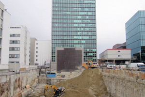  Gigantischer Tiefbau: Wenn im November 2012 die Hochbauarbeiten beginnen, werden im 20 m tiefen Kellerkasten bereits 30% des Stahls und Betons des gesamten Gebäudes verbaut sein 