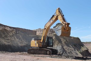  Jährlich fallen im Steinbruch zwischen 500 000 und 600 000 Tonnen Geschiebemergel an, den das neue Arbeitsgerät abtragen muss. 