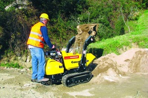  Neu bei Yanmar sind der Minidumper C60 für 600 und der abgebildete C80 für 800 kg Zuladung, hier mit Selbstladeschaufel; beide sind auch als Hochkipper erhältlich und werden von Yanmar-Motoren angetriebenFoto: Yanmar 