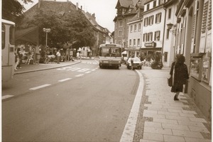  Damals: Hauptstraße in Überlingen – um 1977/78 – BIRCO SIR-Sicherheitsrinnen NW 100 mit Steg-Gussabdeckungen, Klasse F. Heute: Hauptstraße in Überlingen – 2009 –  Immer noch die gleichen SIR-Sicherheitsrinnen in der Hauptstraße in Überlingen wie damals: BIRCO SIR-Sicherheitsrinnen NW 100 mit Steg-Gussabdeckungen, Klasse FFotos: Birco 