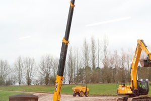  Der neue Teleskoplader 540-180 HiViz setzt sich mit beeindruckenden 18 Metern Höhe an die Spitze der 30 Maschinen umfassenden JCB Produktreihe. 