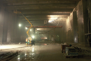  Im Lainzer Tunnel wurden 23 000 m² Spritzbeton in Schichtstärken von 6 bis 8 cm im Trockenspritzverfahren aufgebracht 