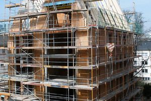  Der städtische Wohnungsbaukonzern ABG Frankfurt Holding setzt auf energetisch optimiertes Bauen, hier das Mehrfamilienhaus in unmittelbarer Nähe zum Frankfurter Dom im Rohbau. 