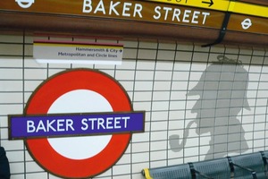  Wer sich unweit der Heimat des legendären Meisterdetektivs Sherlock Holmes in die U-Bahn begibt, kann sich nun über neue, verlängerte Bahnsteige freuen 
