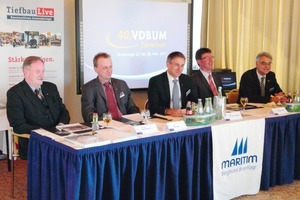  Offensichtlich hatten die Vertreter des VDBUM während der Pressekonferenz freudige Momente (v.l.n.r.): Michael Hennrich, Dirk Bennje, Peter Guttenberger, Wolfgang Lübberding (Leiter der Geschäftsstelle) und Josef Andritzky 