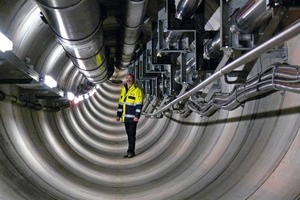  Wenn Rohrleitungen die Lebensadern der Gesellschaft sind, dann ist dieser Versorgungsstollen der Stadtwerke Trier eine Hauptschlagader. Der 200 m lange Tunnel unterquert in 9 m Tiefe die Mosel, wurde aus Stahlbetonrohren DN 3000 im Tunnelvortrieb gebaut und bündelt Trinkwasser-, Gas- Starkstrom- und TelekommunikationsleitungenFoto: iro 