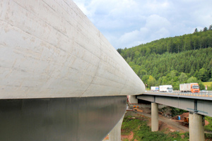  Sichtbeton-Kappen in höchster Güte und Präzision, ausgeführt mit dem unten fahrenden Schalwagen TU 