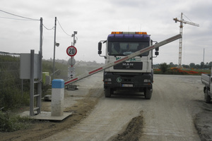  Ein kontrolliertes Zufahrtssystem lässt nur angemeldete und berechtigte LKW herein 