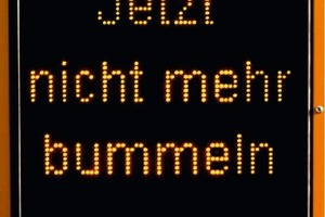  LED Informationstafeln: die Tafeln mit wechselnden Texten und Bildern tragen gezielt dazu bei, auf Gefahrenschwerpunkte hinzuweisen und somit die Verkehrssicherheit zu erhöhen 