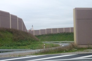  Im Zuge des dreispurigen Ausbaus wurden an der A 3 im Streckenabschnitt Würzburg-Kist die neuen Schallschutzelemente von F.C. Nüdling eingebaut 