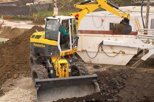  11 Der einzige Mobilbagger mit Teleskoparm im Unterwagen ist der französische Multijob MJX 990 von Haulotte; der Bagger ist ähnlich wie ein Radlader einzusetzenFoto: Haulotte 