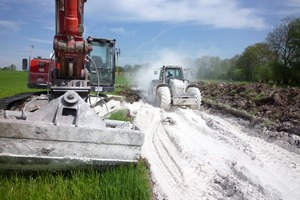  Das stufenlose Fendt-Vario-Getriebe eignet sich ideal für den Einsatz von Anbaufräsen 