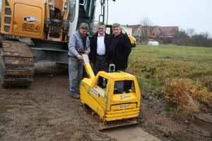  Baustellentermin mit Pümmerlein-Mitarbeiter Friedrich Ebert, Gerhard Eisen von Beutlhauser und Amman-Gebietsverkaufsleiter Jürgen Künzel (v.l.n.r.) 