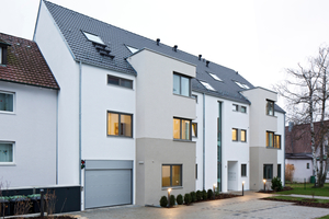  Beim Mehrfamilienwohnhaus mit sechs Wohneinheiten in Stuttgart-Degerloch setzt die Fermo Massivhaus AG auf die monolithische Bauweise mit dämmstoffgefüllten Unipor-Ziegeln. 