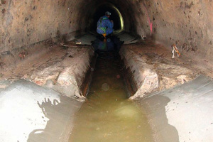  Bild 3: Abbruch Gerinnekanten und Reprofilierung des Sohlbereichs im Pilgerschrittverfahren. 