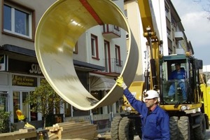  1 Da der geplante Sanierungsabschnitt überwiegend im Gehweg- und Privatbereich, teilweise auch im Straßenraum liegt, entschied man sich in Mannheim zur Durchführung des „Kurzrohr-Relining-Verhahrens“ 