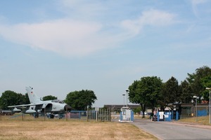  4 Ein weiteres Beispiel für modernste Großflächenentwässerung ist der NATO-Fliegerhorst Jagel Airport bei Schleswig, dessen Start- und Landebahn bis September 2008 umfangreich saniert wurde 