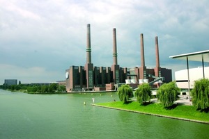  1 Das Auslieferungs- und Event-Zentrum „Autostadt“ in Wolfsburg – hier liegt die Frage nach guten Wohnmöglichkeiten auf der Hand 