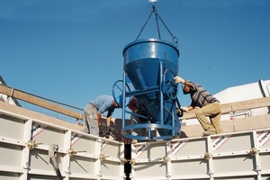  v.l.n.r.: Mehr Sicherheit beim Betonieren: Mit der neuen, computergesteuerten Ultraschall-Messtechnik USM misst das Gerät das Erstarrungsende von Beton, vor Ort auf der Baustelle. Dadurch kann die Frischbetondruckaufnahme der Schalung voll ausgenutzt werdenZuverlässige Echtzeitangabe: Das USM-Gerät zeigt an, wie lange der Beton zum Erstarren benötigtUSM misst am tatsächlich angelieferten Beton: Keine Messabweichungen 