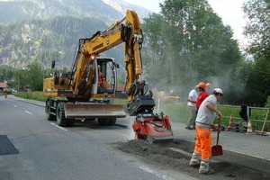  Mit Anbau-Kaltfräsen wie der BF400 und BF600 von MTS, die am Schnellwechsler montiert werden, lassen sich kleinere Ausbesserungsarbeiten erledigen; optional ist ein integrierter Wassertank 