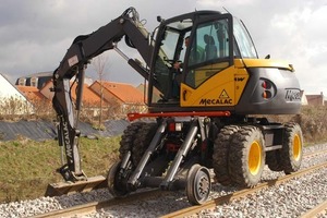  Der 13,5 t wiegende Mecalac 714MW mit nur 3,72 m Hüllkreisdurchmesser und patentierter Auslegerkinematik ist auch als 2-Wege-Bagger mit Schienenfahrwerk erhältlich.Foto: Ahlmann 