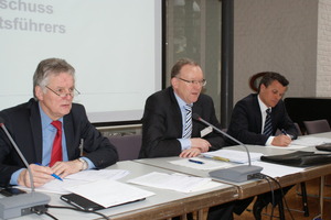  v.l.n.r. Fritz Schellhorn (stellv. Vorstandsvorsitzender), Karl-Heinz Flick (Vorstandsvorsitzender) und Dirk Bellinghausen (Geschäftsführer) 