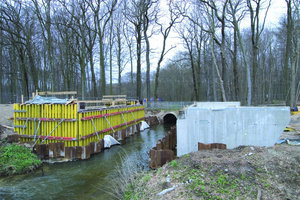  3 Widerlager der Brücke über den Stegebach bei Bargeshagen mit Noe Trägerschalung                                                                                                                                       Fotos: Noe 