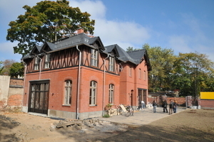  Kutscherhaus: Zu einem Wohnhaus mit zeitgemäßem Wohnkomfort wurde ein Kutscherhaus vom Ende des 19. Jahrhunderts in Leipzig umgebaut. Der Bau entspricht nach einer Innendämmung mit dem kapillaraktiven Innendämmsystem Ytong Multipor, das ohne Dampfsperre auskommt, dem Standard eines KfW-Effizienzhaus 130 