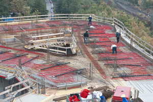  Durch die Verlegung der Rautherm Rohre direkt auf dem Baufeld können die BKT-Kreise an jegliche Gebäudegeometrie flexibel angepasst werden 