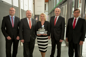  Preisverleihung im Juli 2014: Peter Menke, Manfred Wendt, Anke Montag und Helmut Renze vom Siegerunternehmen Johann Bunte nebst tHIS-Chefredakteur Eugen Schmitz (von links nach rechts) 